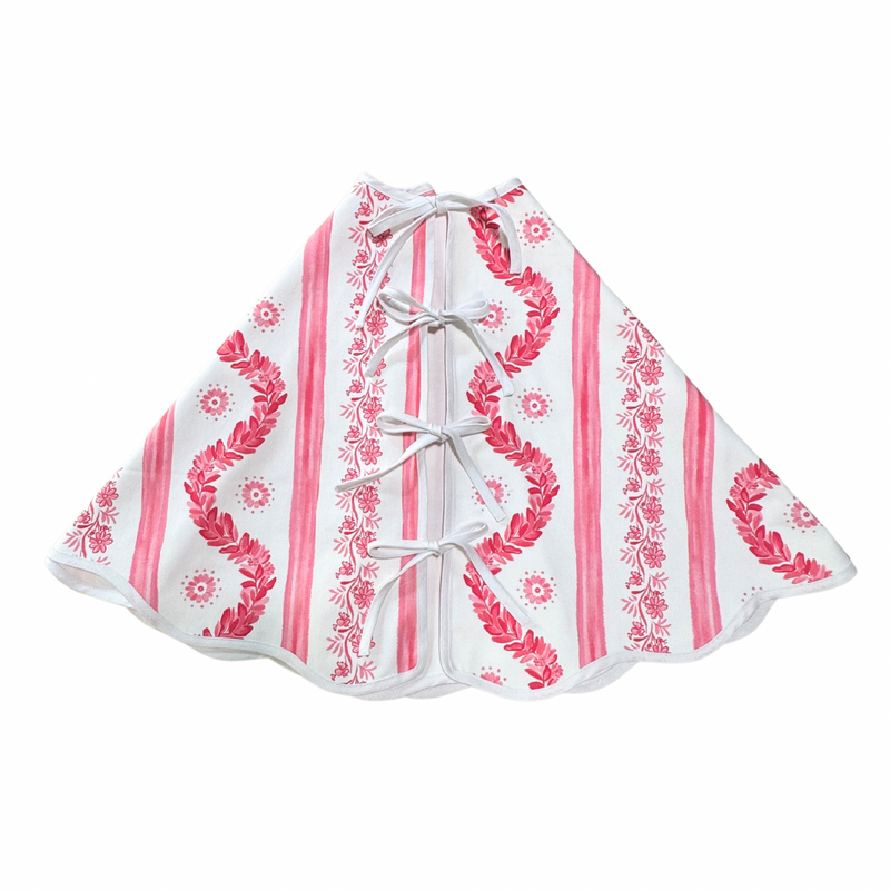 Boxwood Rose Scalloped Tree Skirt
